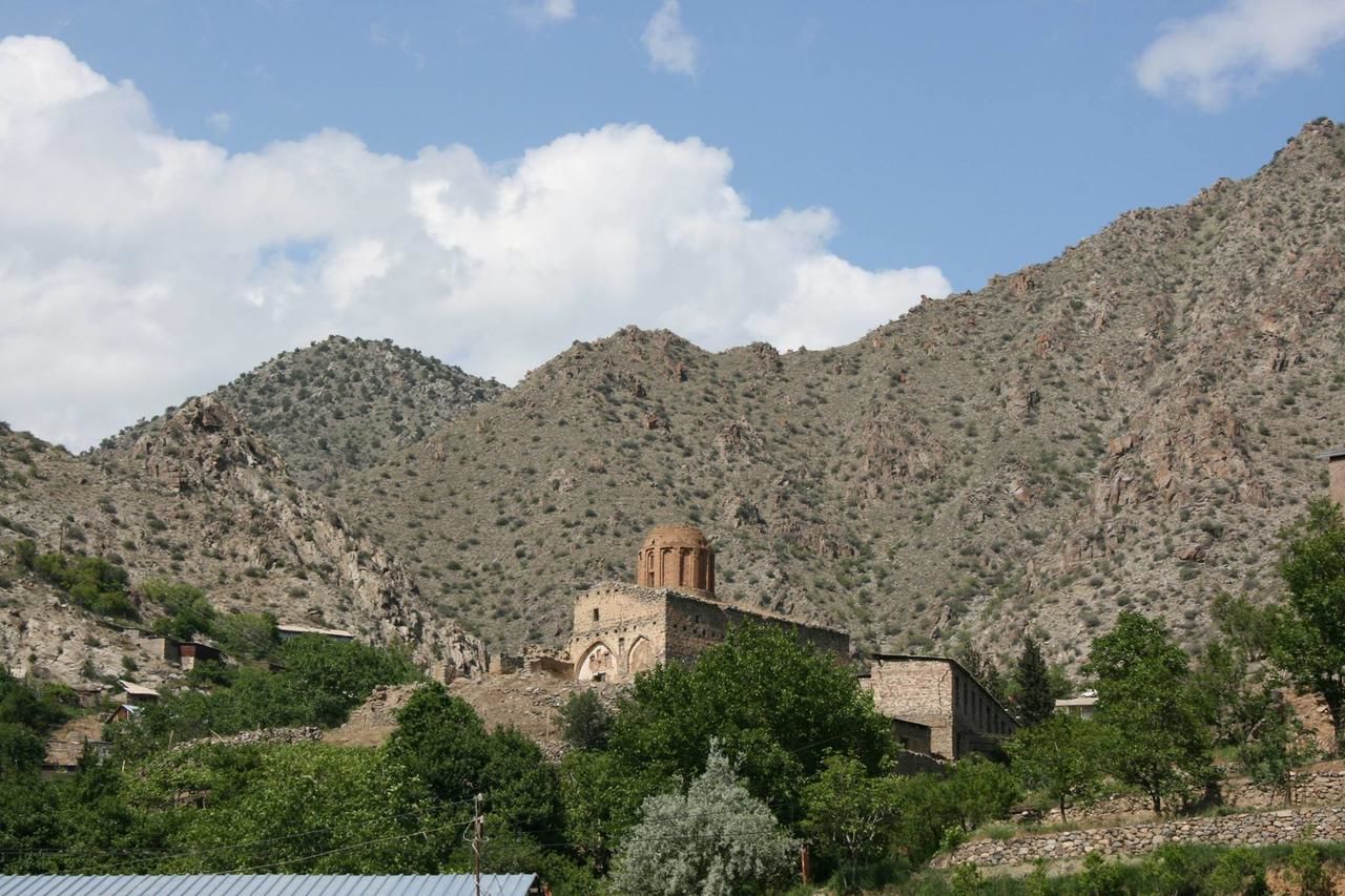 Отель Meghri Inn Meghri-11